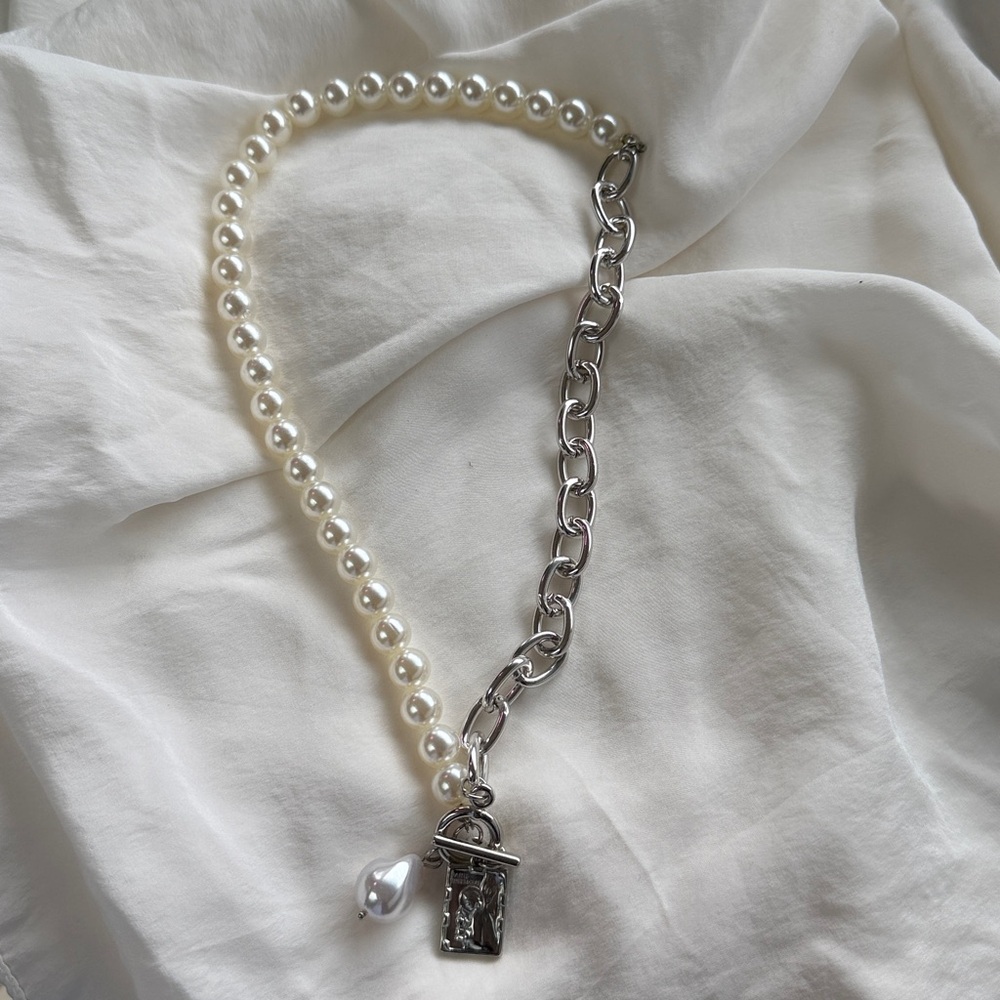 Pearl and Silver Chain Necklace